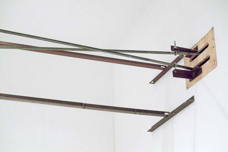 Detail of transmission arms.